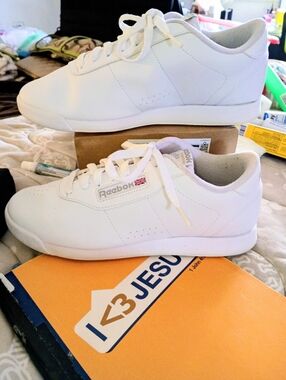 Reebok Classic White Women's Leather Sneaker, Worn Only A Couple Times, Sz 8